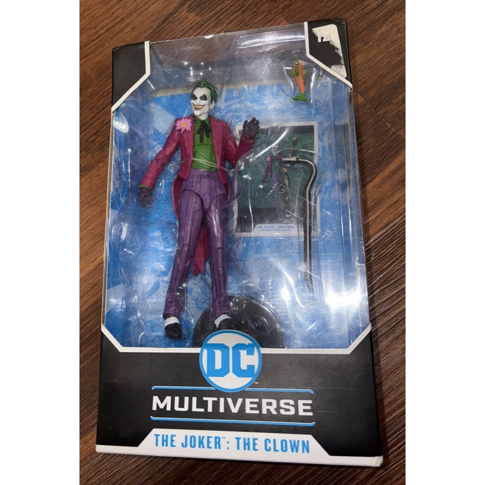 Joker The Clown Figure 7 Inch DC Multiverse Batman Three Jokers New - Picture 5 of 15